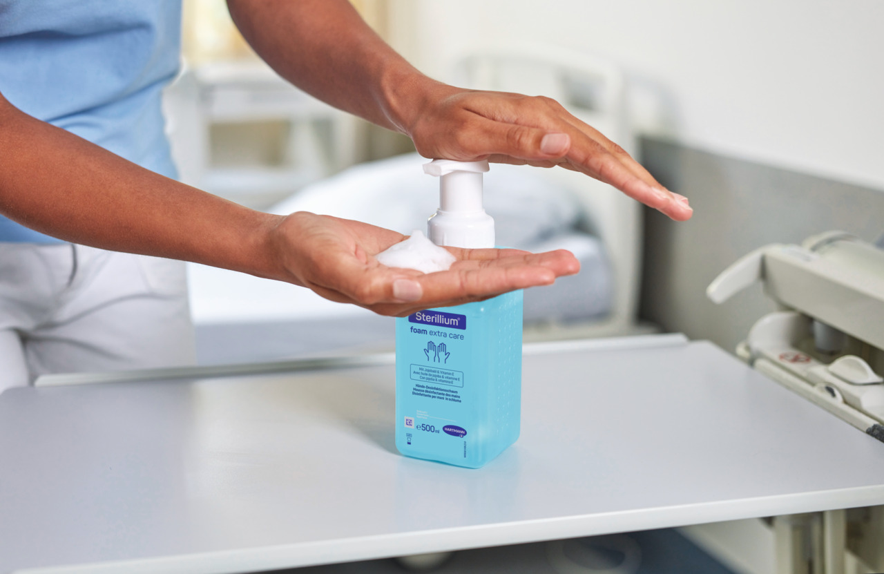 A nurse using Sterillium foam for hand disinfection